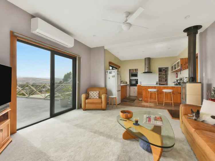 Stunning Views 3-4 Bed Home Near CBD