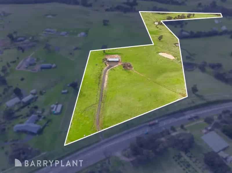 BUILD YOUR DREAM HOME ON THIS STUNNING BLOCK OF LAND.
