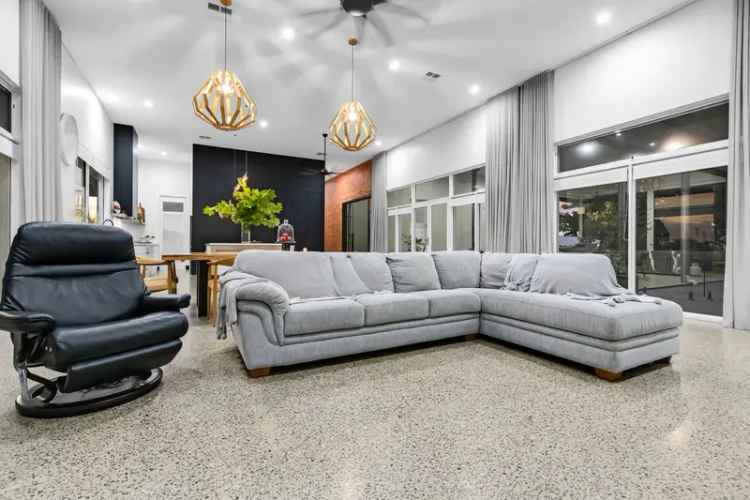 Buy House in Sunraysia with Timeless Elegance and Modern Luxury