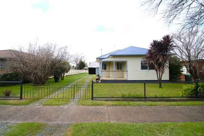 House For Rent in 38, Frost Street, Orange, New South Wales