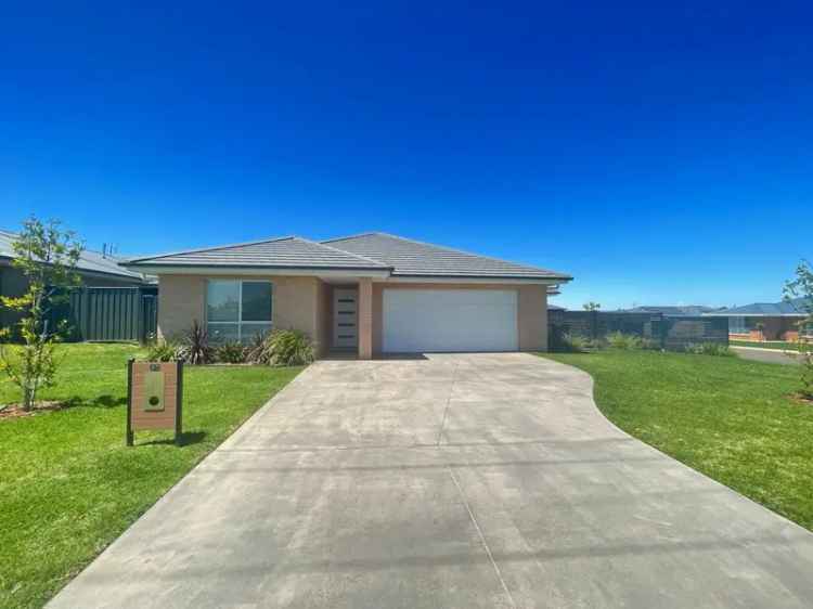 Rent modern 4 bedroom house in East Parkes with garden and garage