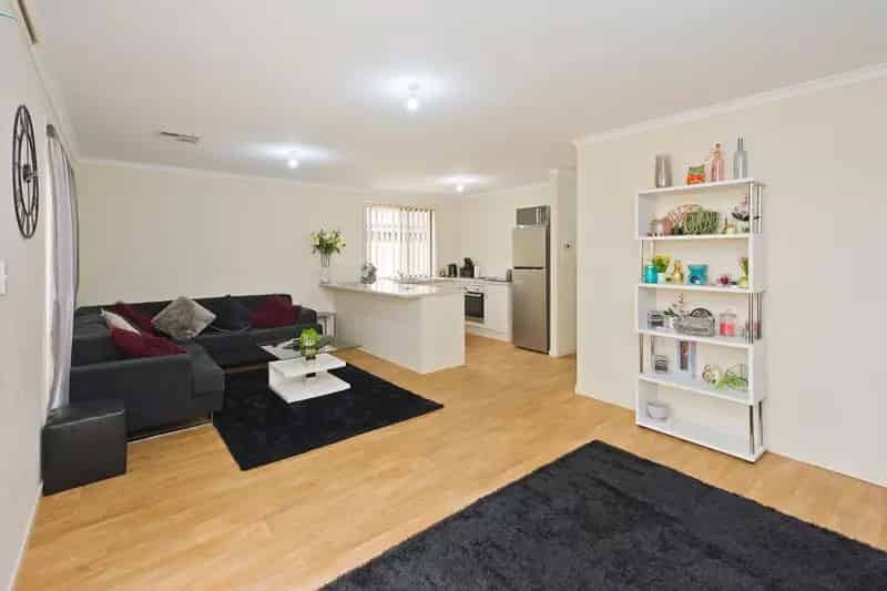 STUNNINGLY PRESENTED 3 BEDROOM COURTYARD