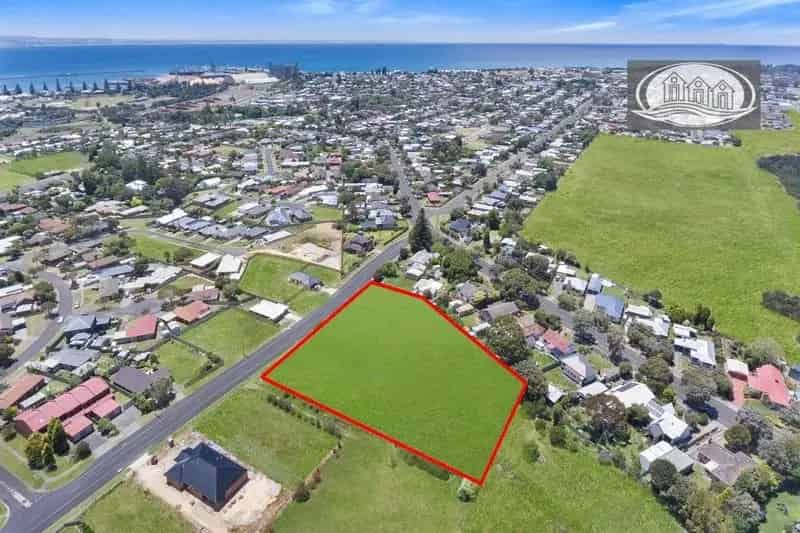 Buy land in Edgar Street with generous allotments and sea views