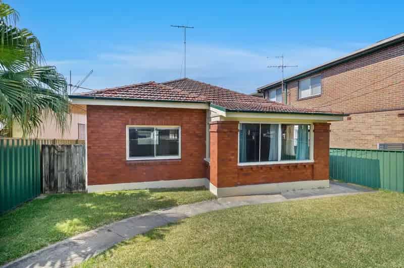 Lease Double Brick Home in Sans Souci with Outdoor Entertainment Area