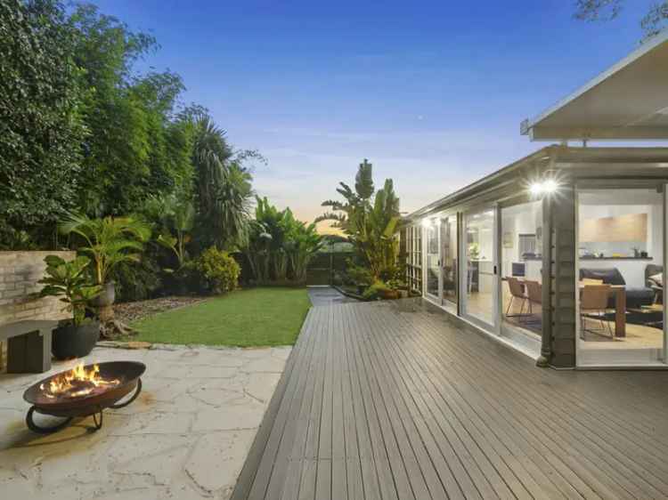 Sensational beach house, walk-to-everywhere setting