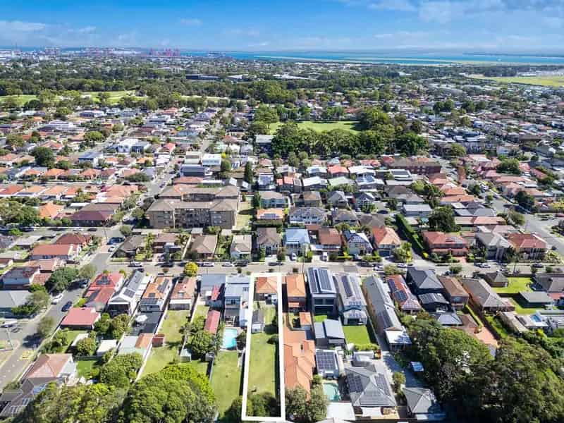 Buy house in Mascot with potential for updates and character features