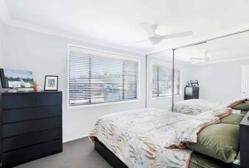 Lease 3 Bedroom House Kariong with Spacious Yard and Garage