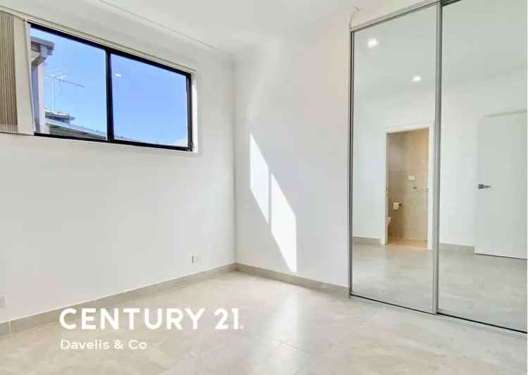 2 Bed Granny Flat For Lease - Modern Kitchen & Ensuite