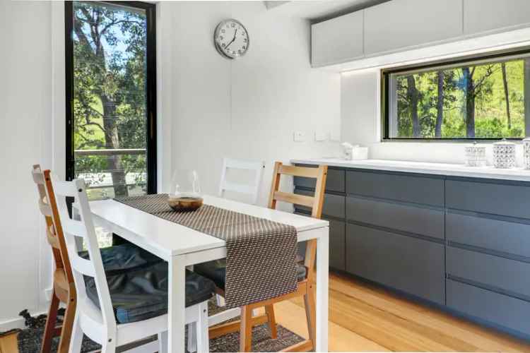 Kirribilli - Fully Furnished 2 Bedroom Home with Stunning Views