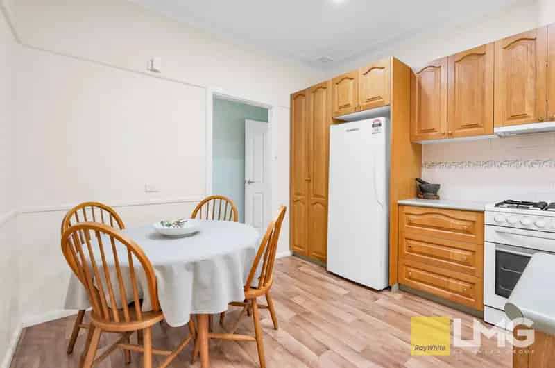 IMMACULATELY PRESENTED 3 BEDROOM HOME - READY TO MOVE IN