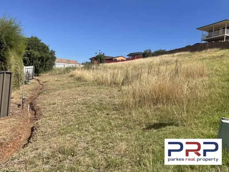 Buy Land in East Parkes with Expansive Views Ready to Build