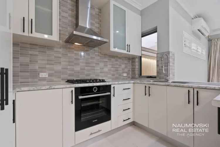 Modern House For Sale in Westminster with 3 Bedrooms and 2 Bathrooms