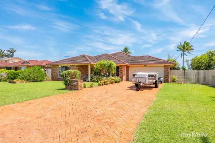 STUNNING 4 BEDROOM HOME LOCATED IN ELLIOTT HEADS