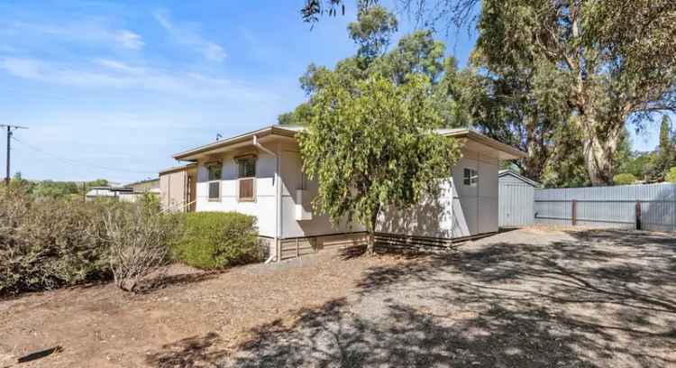 Modern 3-Bedroom Home in Burra - Large Yard & Garage