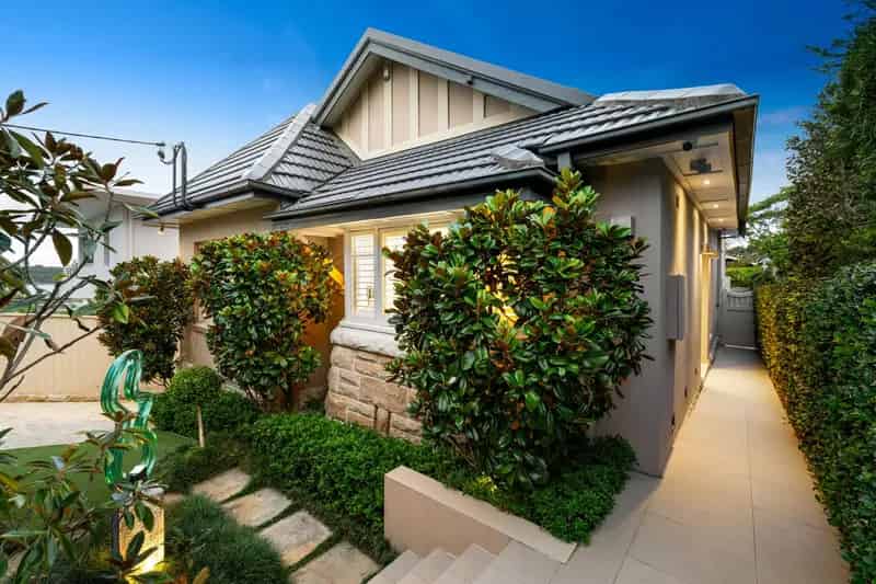 Designer living & showstopping views 200m from Balmoral Beach