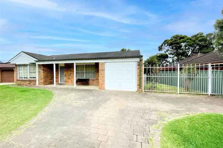 House For Lease in St Clair NSW - Air Conditioning, Garage, Pet Friendly