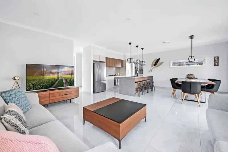 For Sale Luxurious House in Gables with Spacious Backyard