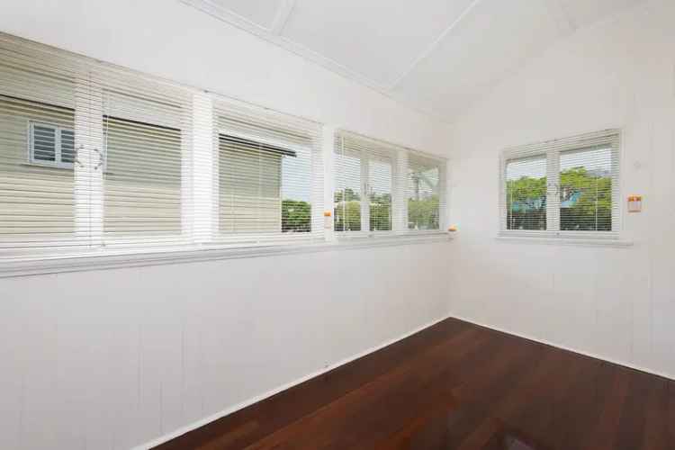 3 rooms house of 316 m² in Brisbane City