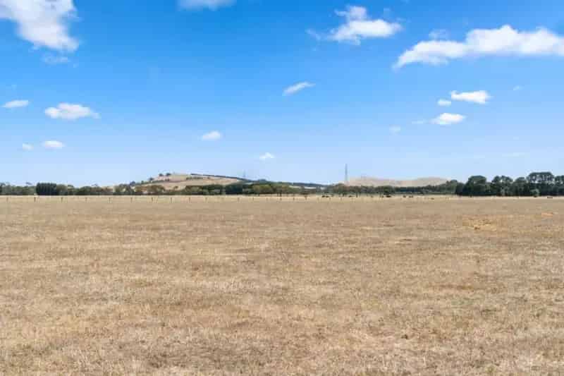 Buy Rural Property in Mount Rowan with Prime Land and Home Features