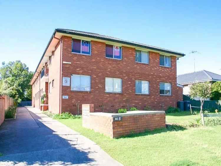 Real Estate For Sale - 1/6 Reddall Street - Campbelltown , NSW