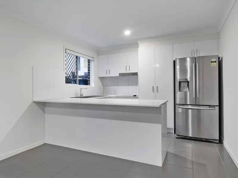Beautiful & Spacious Townhouse Awaits You!