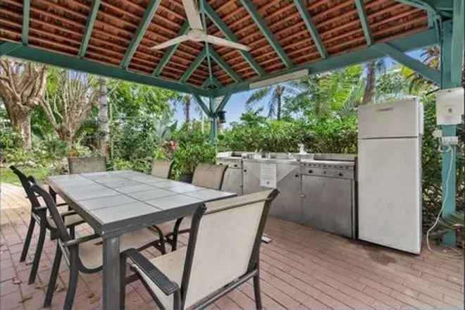 Beachfront One-Bedroom Apartment with King-Size Bed