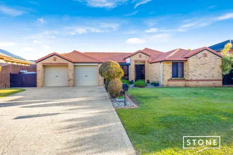 Rental Family Home with Pool in Murrumba Downs