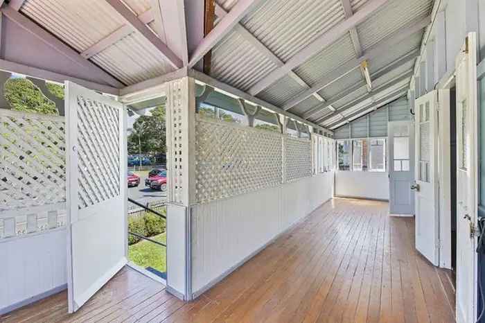 200m2 Two-Story Queenslander In Inner-City Location