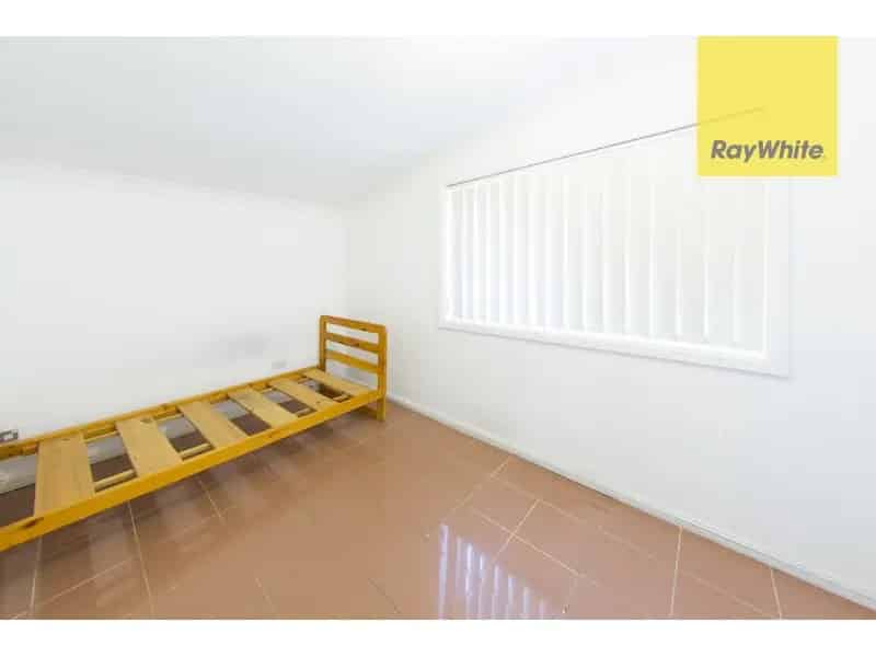 3 Bedroom Home In Leafy Outlook