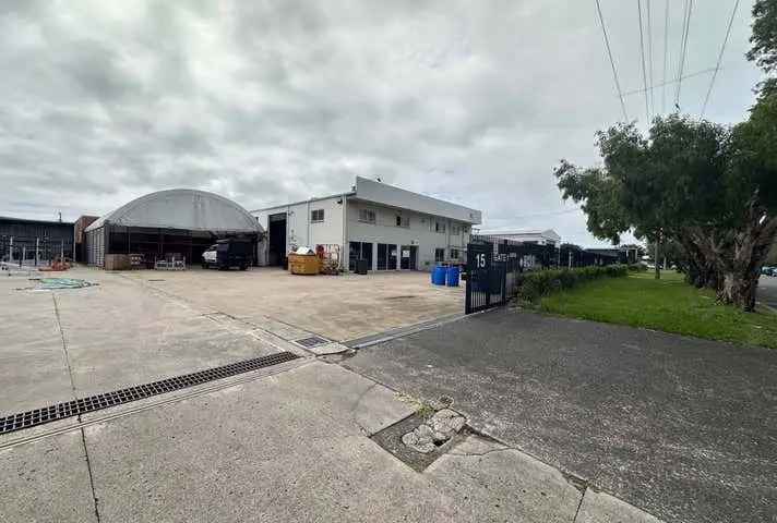 Freestanding Industrial Unit With Secure Hardstand For Lease