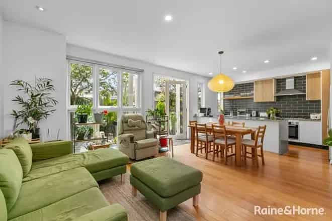 House For Sale , 4, Holdsworth Lane, Melbourne, Victoria