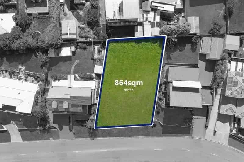Build Land in Lakes Entrance with Breathtaking Beach Views