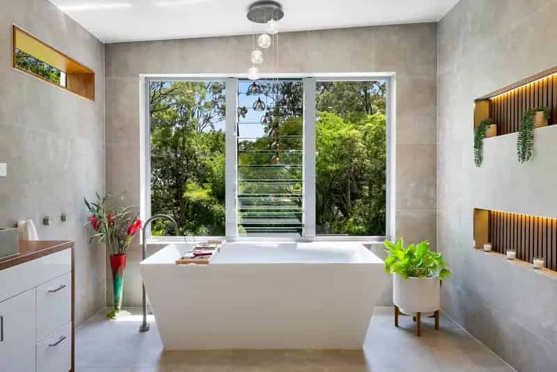 Luxurious 6-Bedroom Dual Living Sanctuary In Burleigh Heads