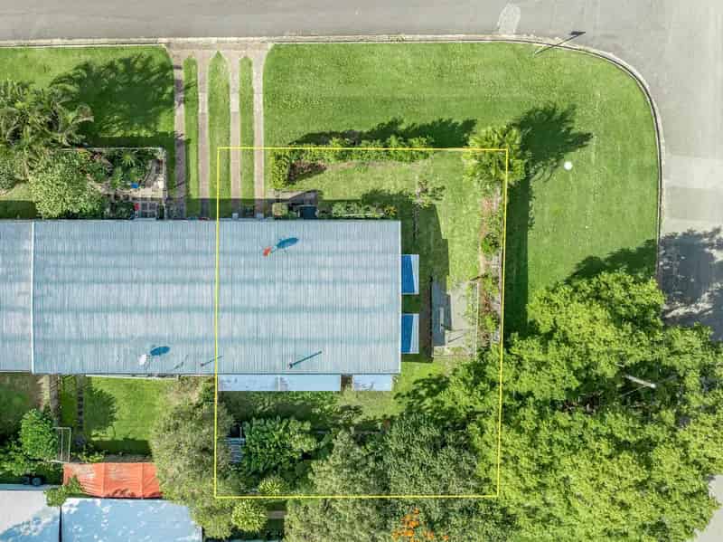 Garden Unit In Convenient Location