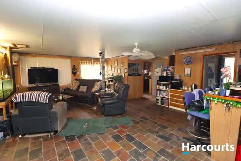 Buy Rural Property in Bullyard with 4 Bedrooms and 2 Huge Dams