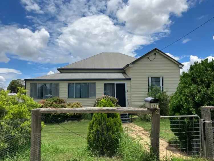 Charming 3 bedroom Home in Oakey