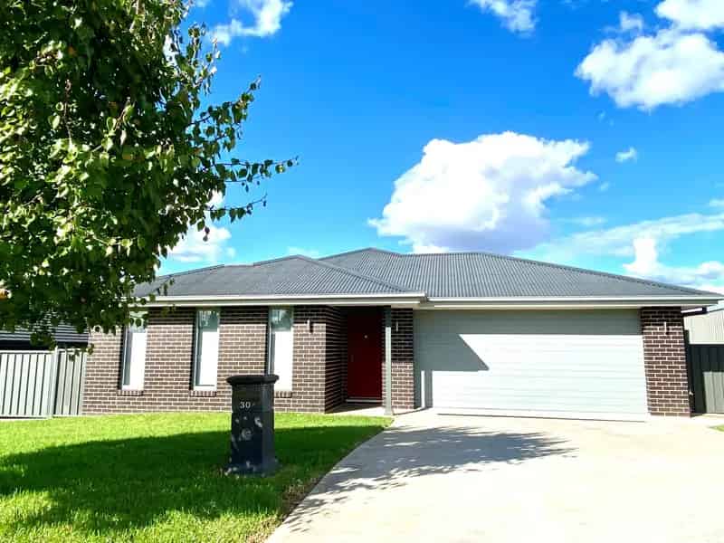 4 BEDROOM HOME - LOCATED CALALA