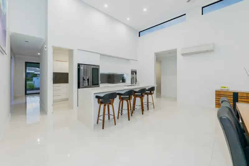 Luxury buy house in Jensen with pool guest pavilion and large shed