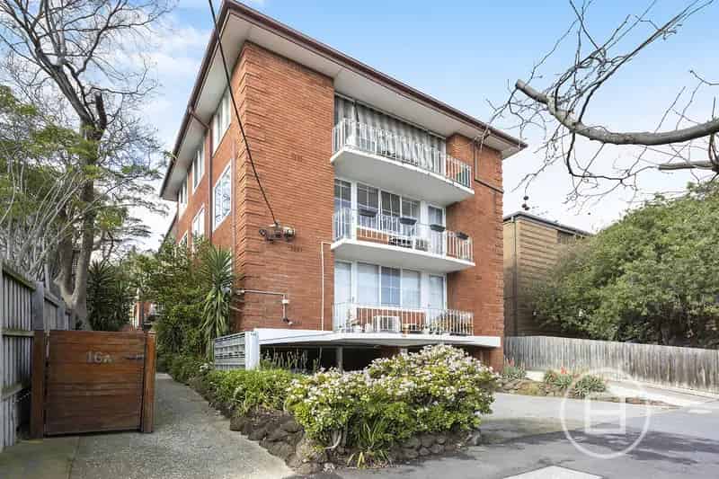Spacious Apartment for Rent in South Yarra with Modern Features