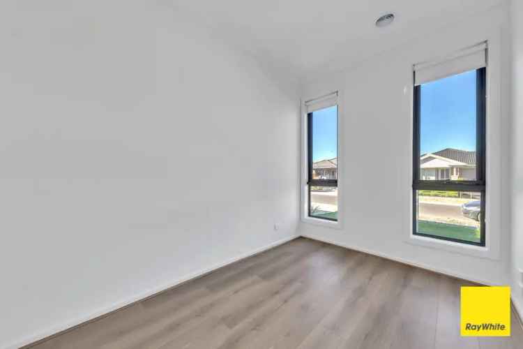 Exclusive Opportunity - Elegant & Spacious Living in Wyndham Vale !