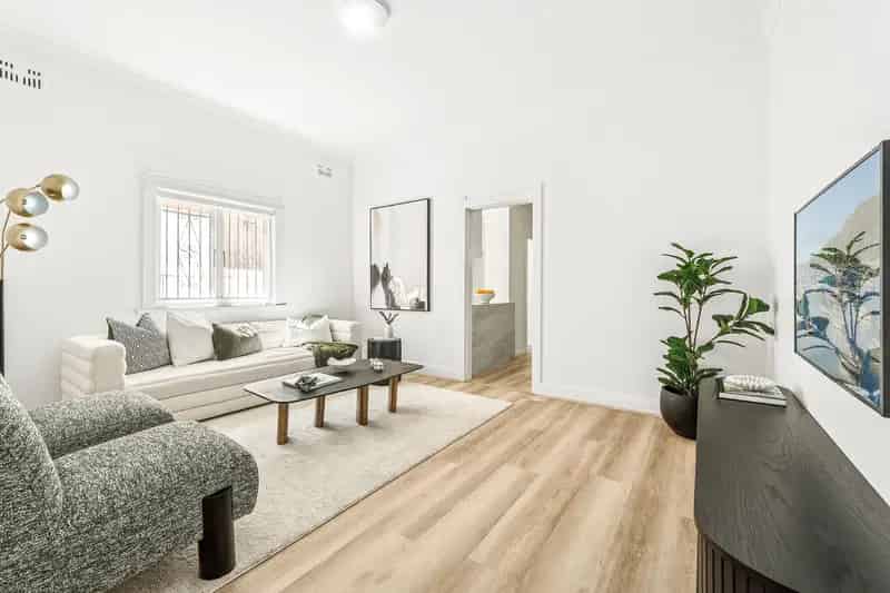 Spacious Double Brick Semi, Embracing a Coastal Lifestyle of Unmatched Convenience