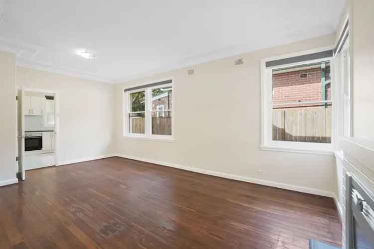 3 rooms house of 220 m² in Sydney