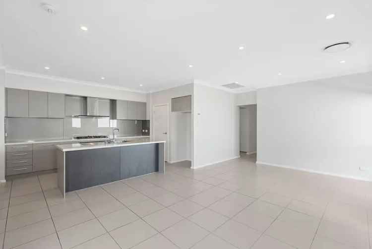 For Lease Stylish Home in Kembla Grange with Modern Features