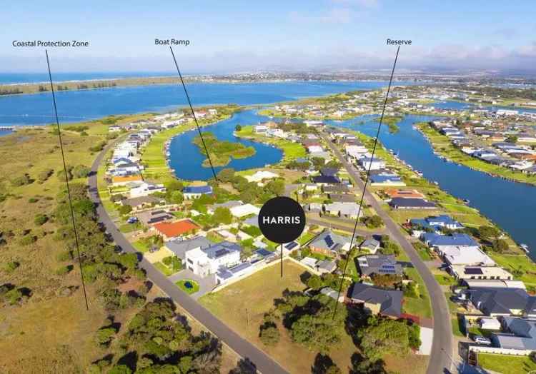 Unobstructed Views Overlooking the Coorong