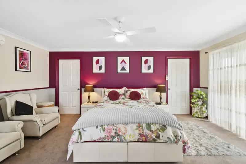 Rent spacious four-bedroom home in Moruya with entertaining area
