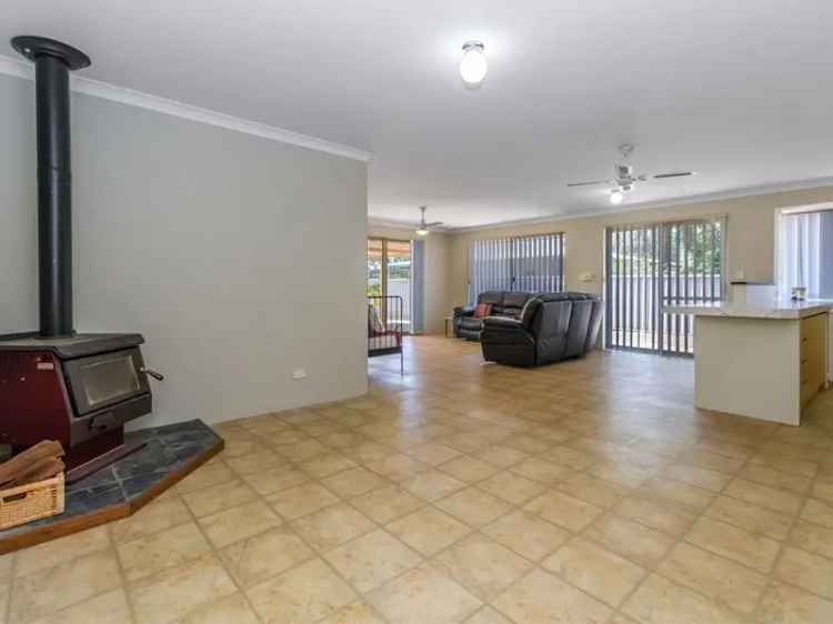 4 Bed 2 Bath Single Level Home Near Murray River