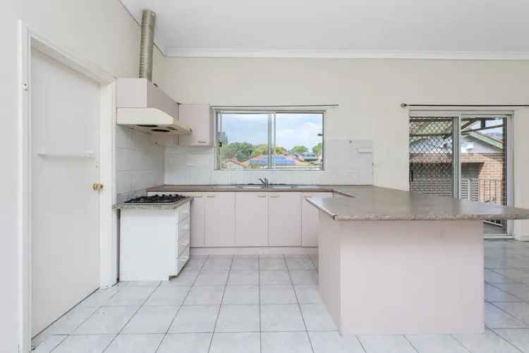 4 Bedroom House 258m2 Sydney Great Value Family Home