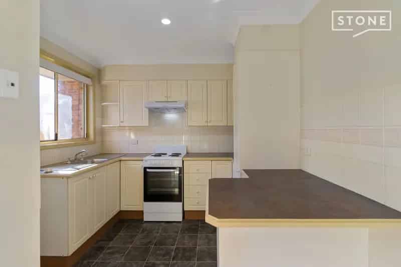 Lease Brick Unit in Cessnock NSW with Entertaining Area and Garage