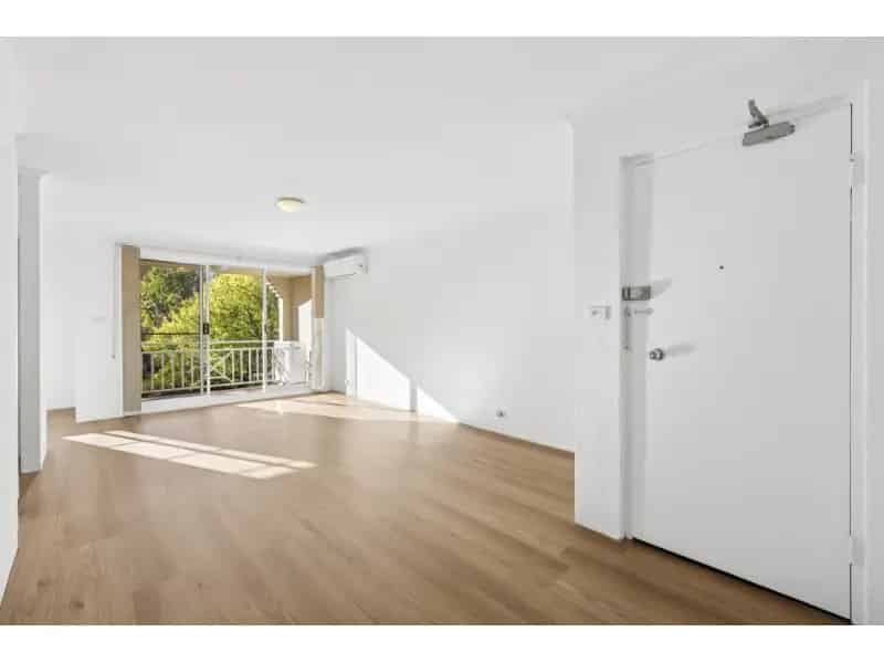 Prime Location 2 Bedroom Apartment With A Renovated Kitchen