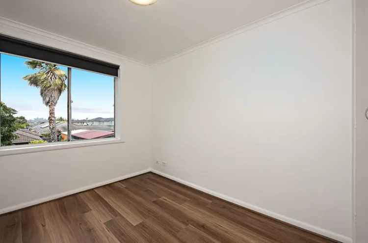 2 Bedroom 171m² Apartment Melbourne Near Schools Shops Parks